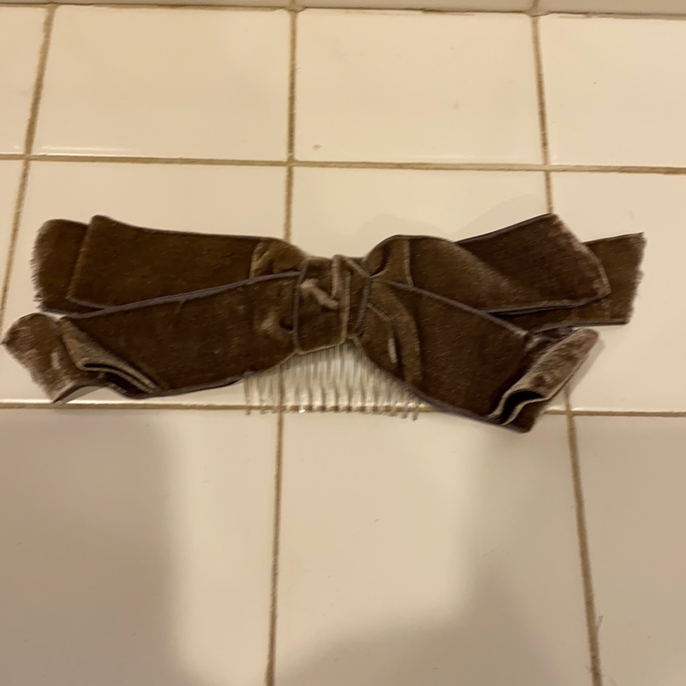 Grey green color Montaldo’s brand velour bow decor for heir 8” long